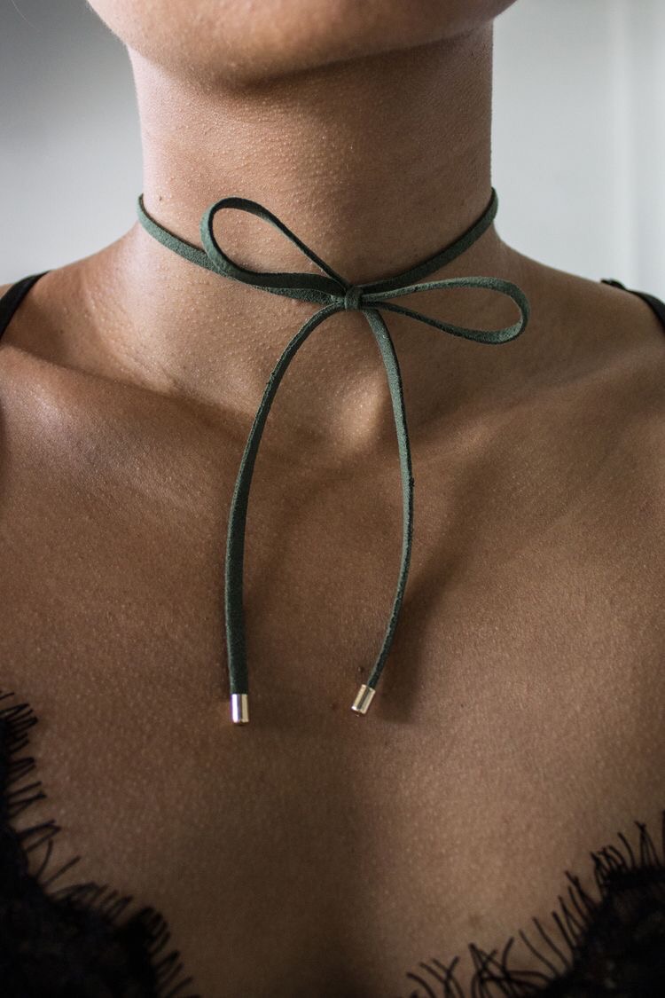 TREND Chokers for The Fashionably Less Bold