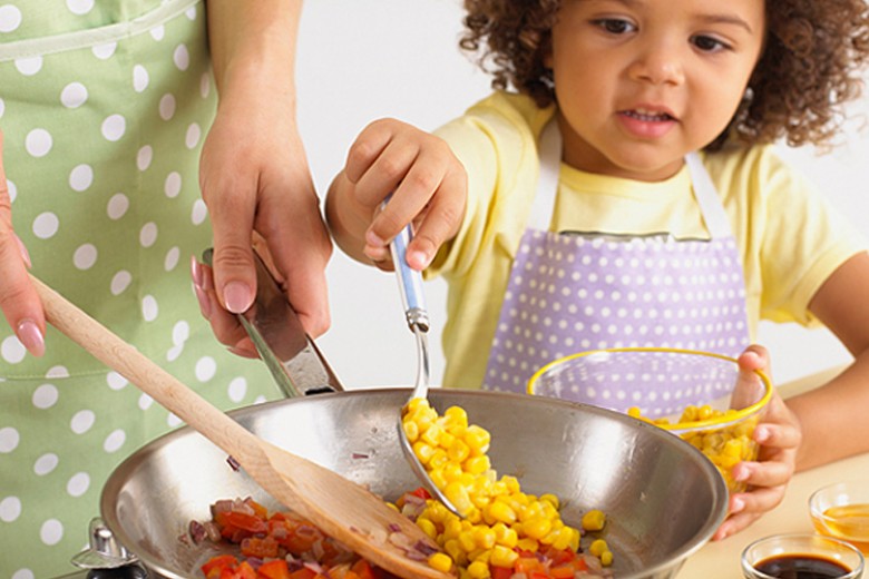 7 Tips for Making Cooking With The Kids A Breeze