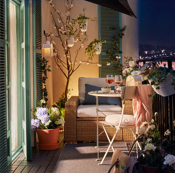 small outdoor living space idea