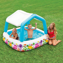 IMAGE OF WOMAN IN A POOL